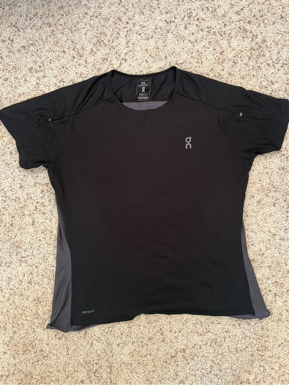 On Running performance Tee in Women’s Large